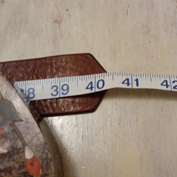 Woman's leather belt.. beautiful belt been sitting in my closet..to small for me - Picture 8 of 16